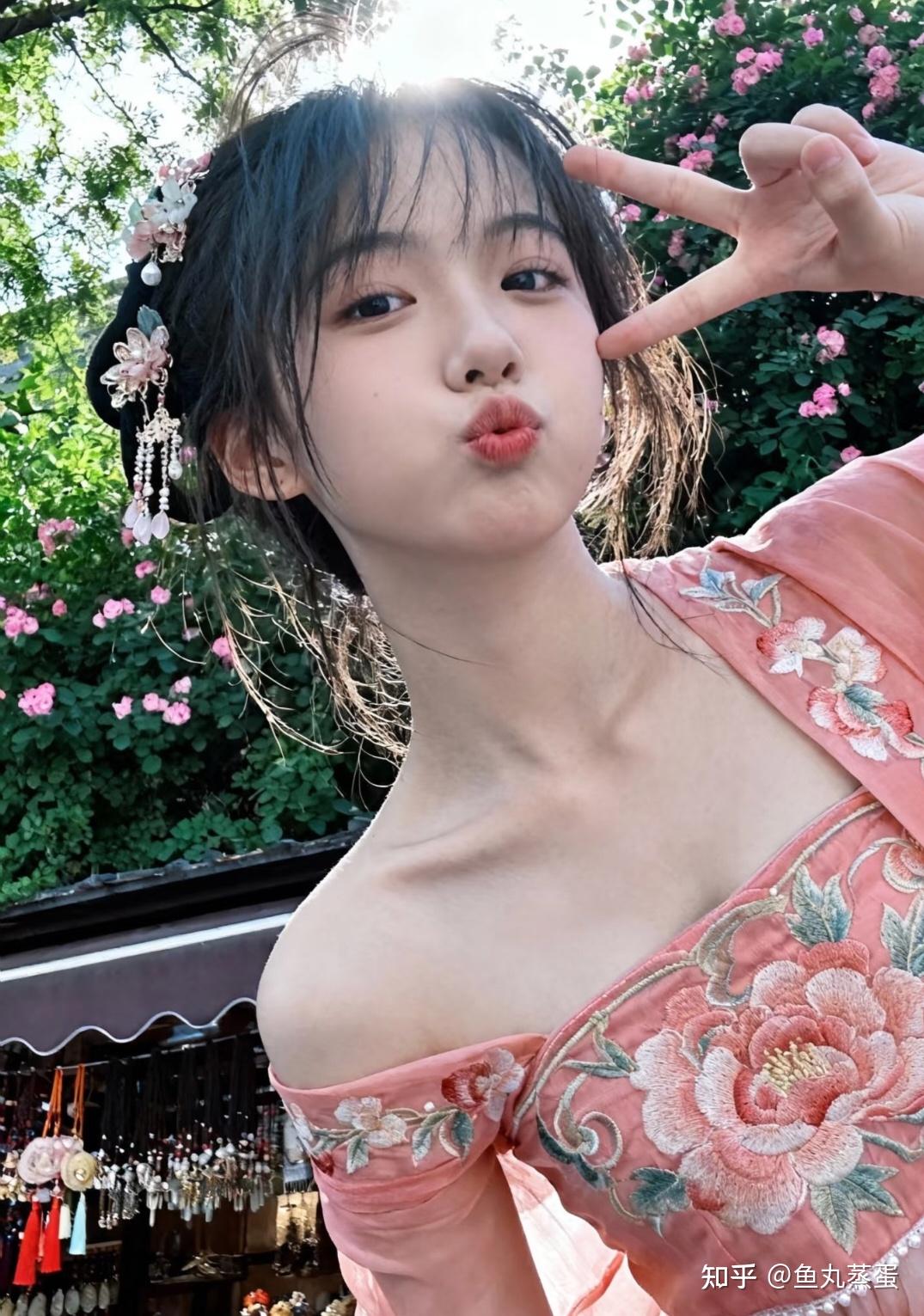 你见过最漂亮的女生长什么样?