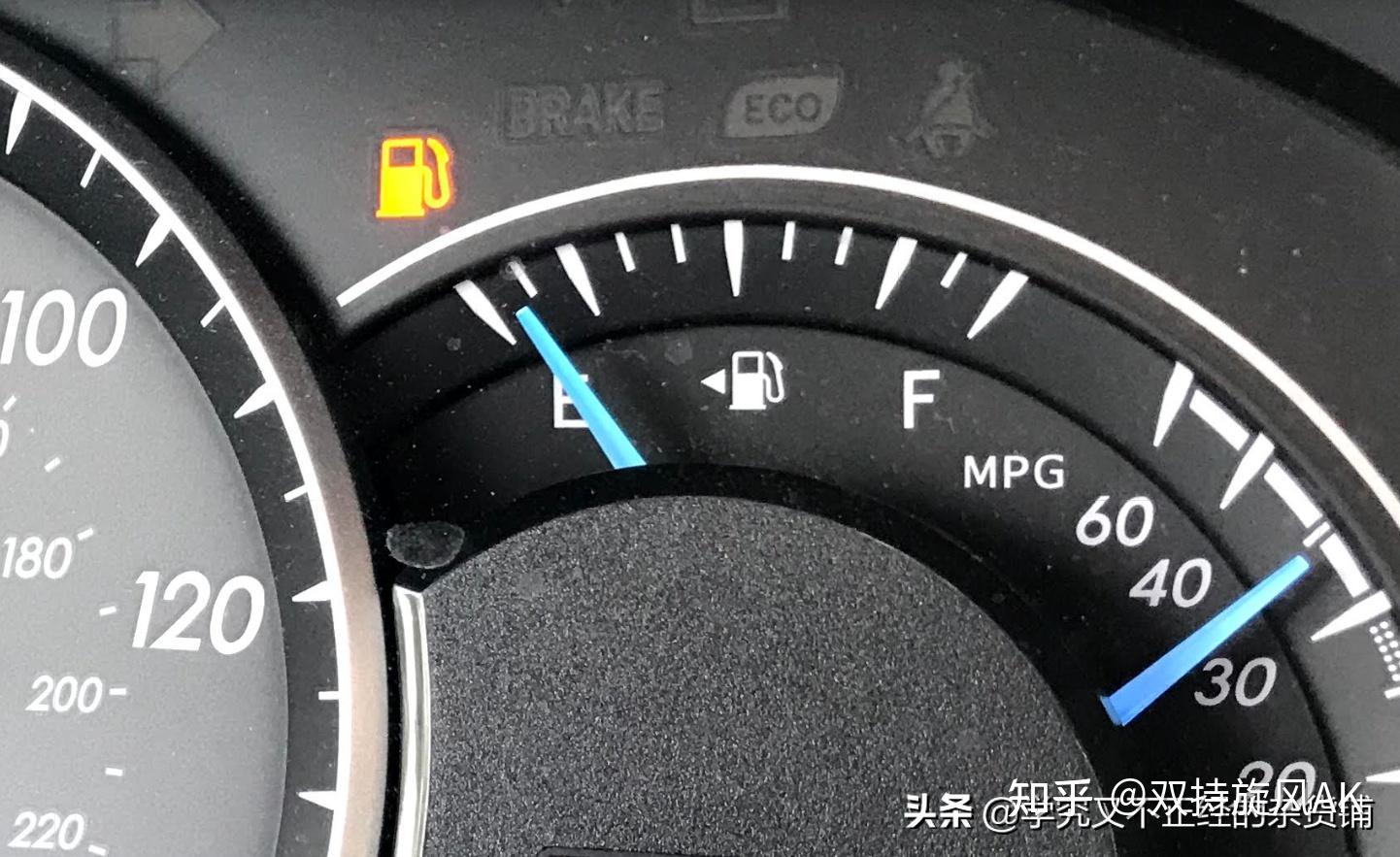 把汽车开到油表灯亮起后还能开 xx km? - 知乎