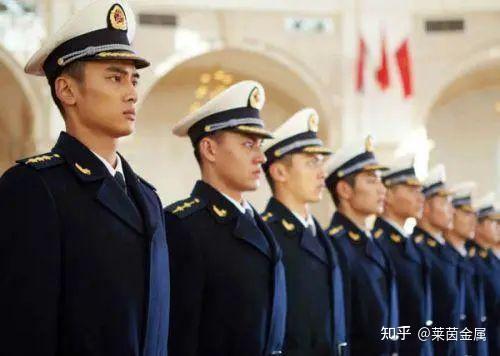 这两款军大衣的正式名称分别叫什么? - 知乎
