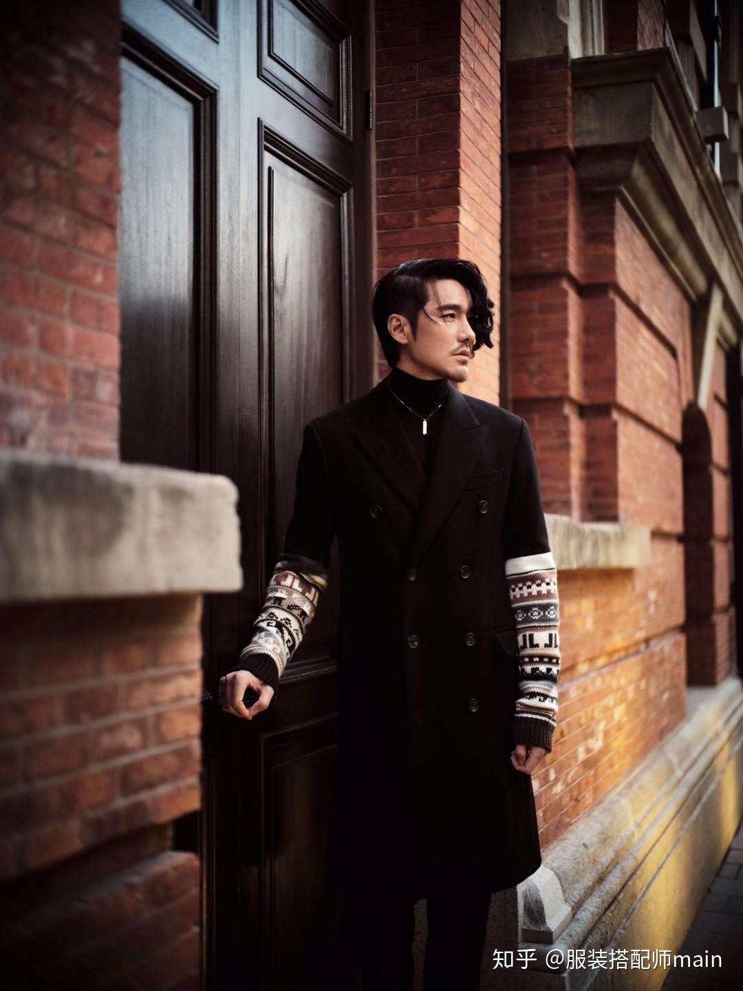 从胡兵的近照不难看出,已经48岁的他颜值身材依