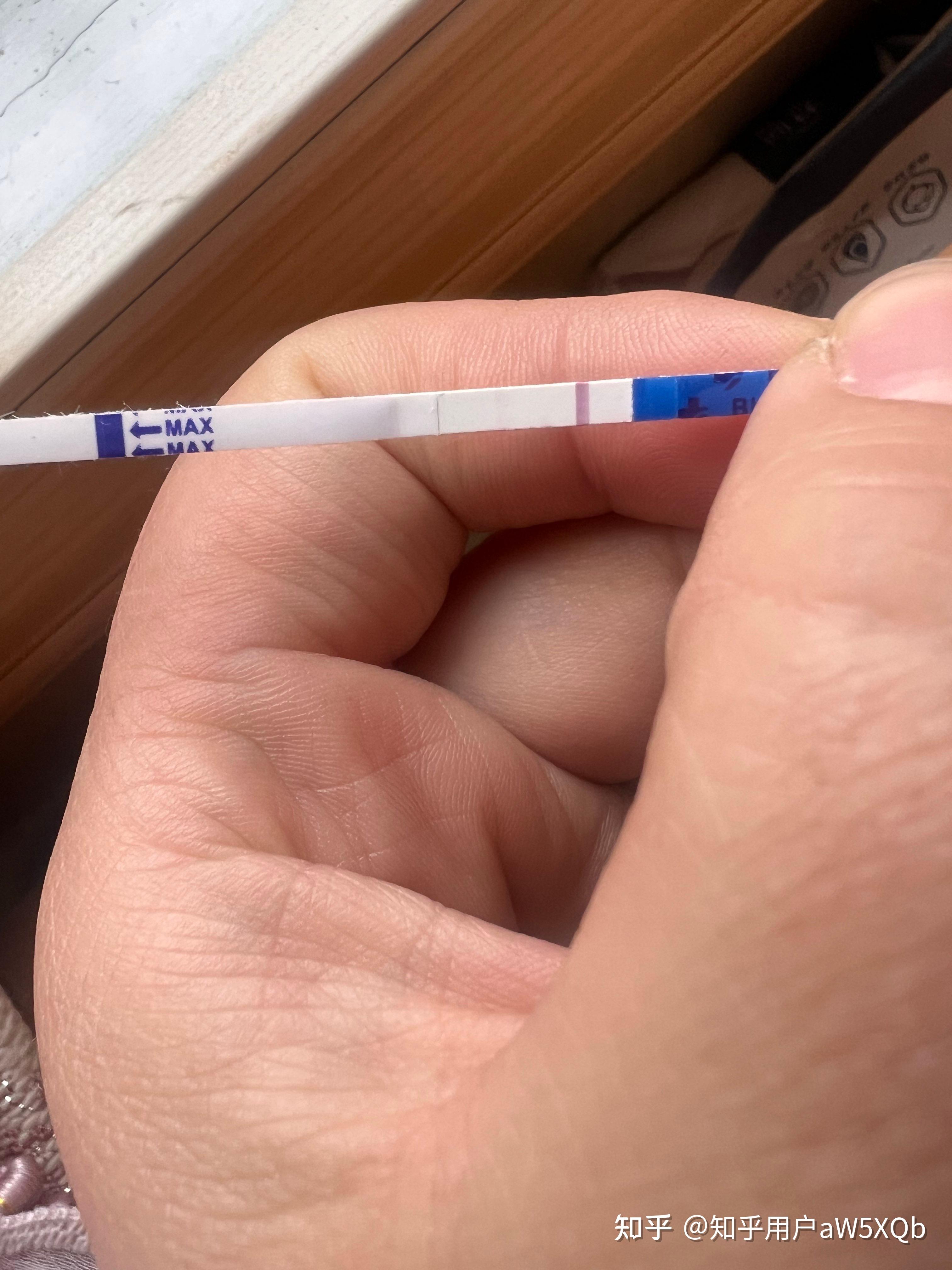 早孕试纸一深一浅怀孕概率大吗