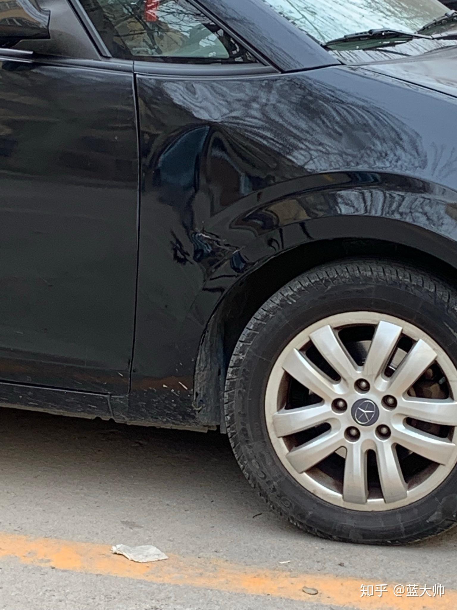 副驾驶车门被撞成这样得花多少钱维修?