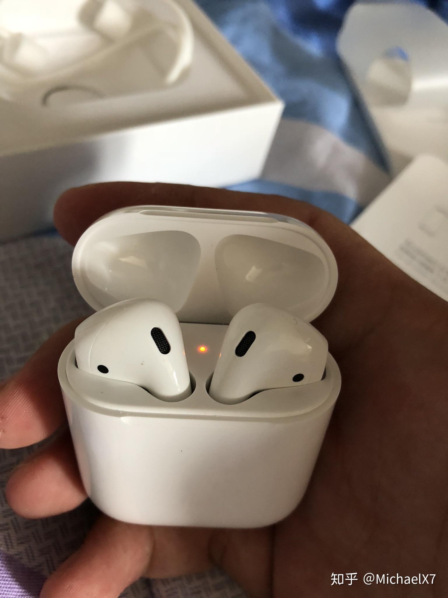 airpods在固件更新时指示灯会如何亮