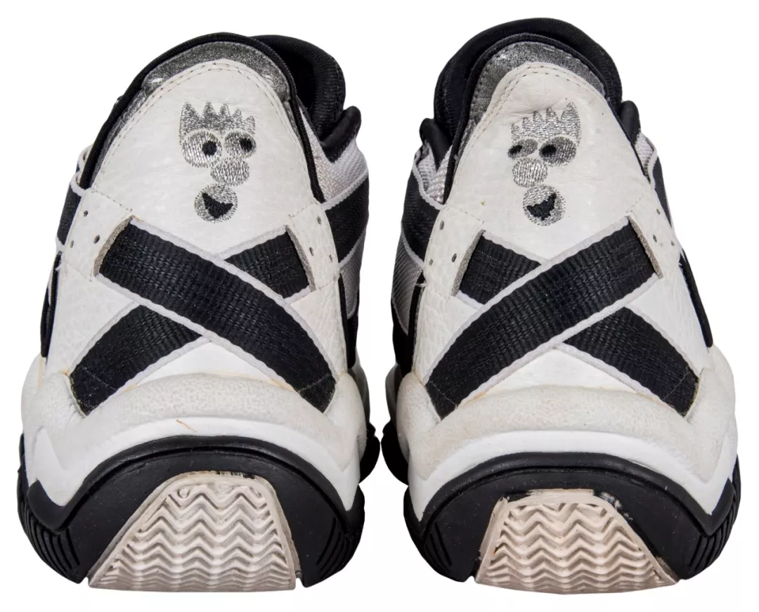 曾经风靡后来沉寂的王牌adidas的天足还能重新出发吗