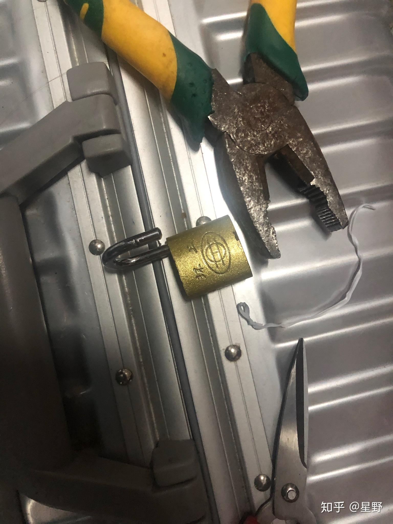 怎样撬开寝室柜子的锁? - 知乎