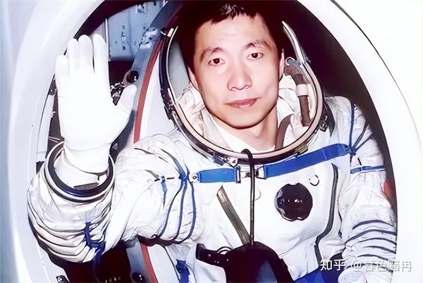 万人敬仰的航天英雄杨利伟,背后是女儿的早逝和妻子的离职的苦楚 - 知乎