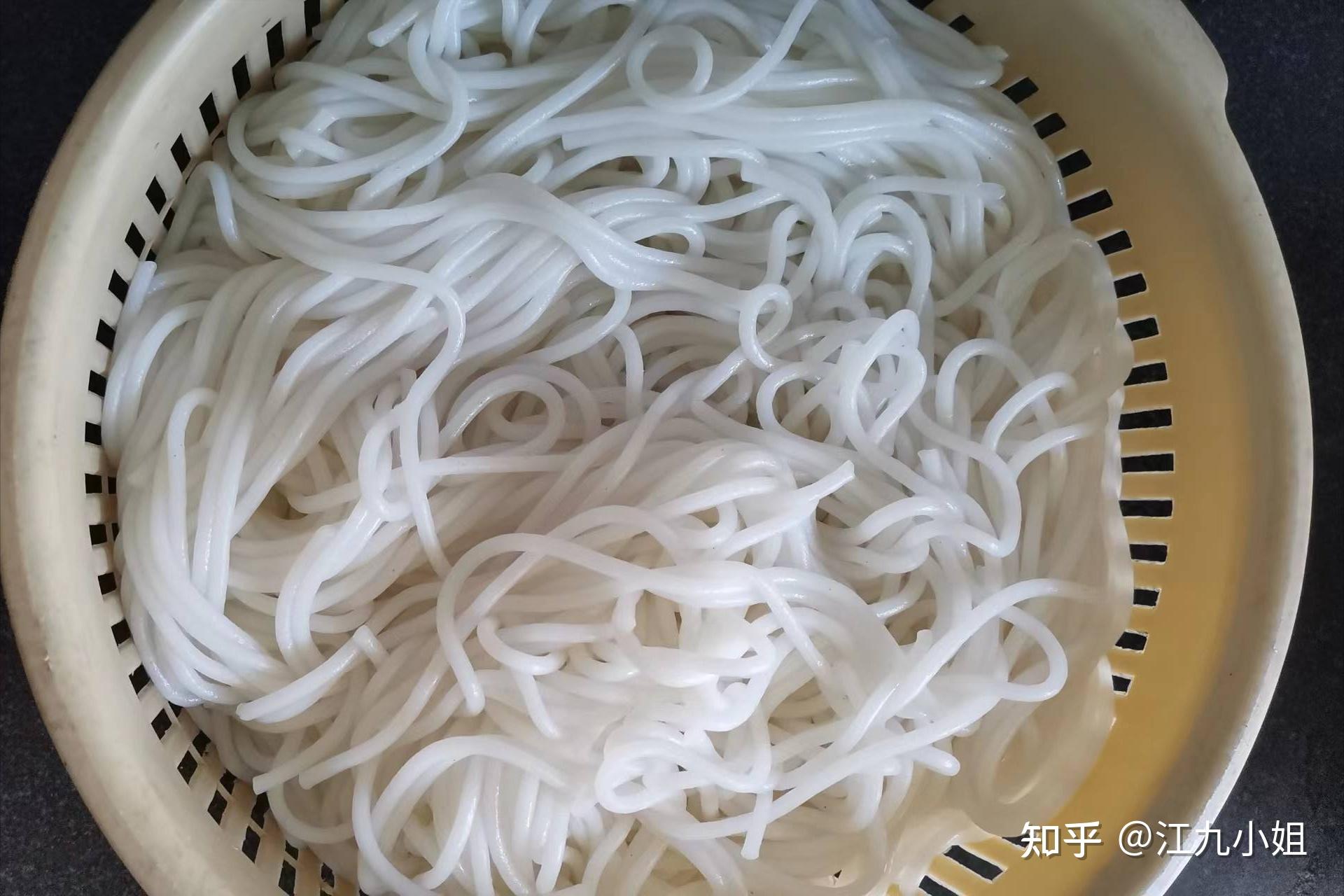 春丝 江西米粉 (中条) M | Chunsi Rice Vermicelli (M-1.5mm) 2kg - HappyGo Asian ...