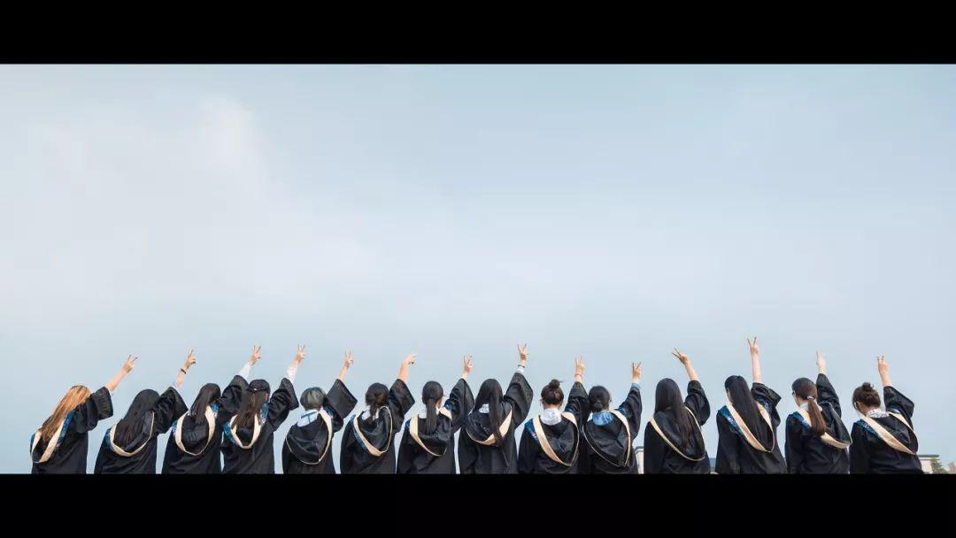 毕业照这么拍瞬间高大上