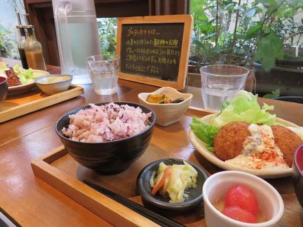 『日本趣闻』日本街头的「喫茶店」和「カフェ」有区别吗？(图15)