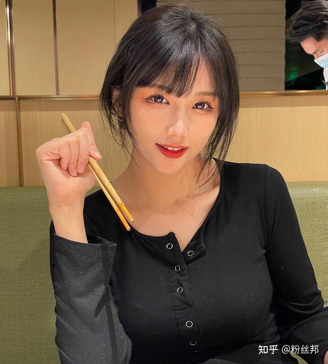 傻白甜网红钟婷人气下滑作品敷衍原创少你多久没刷到她了