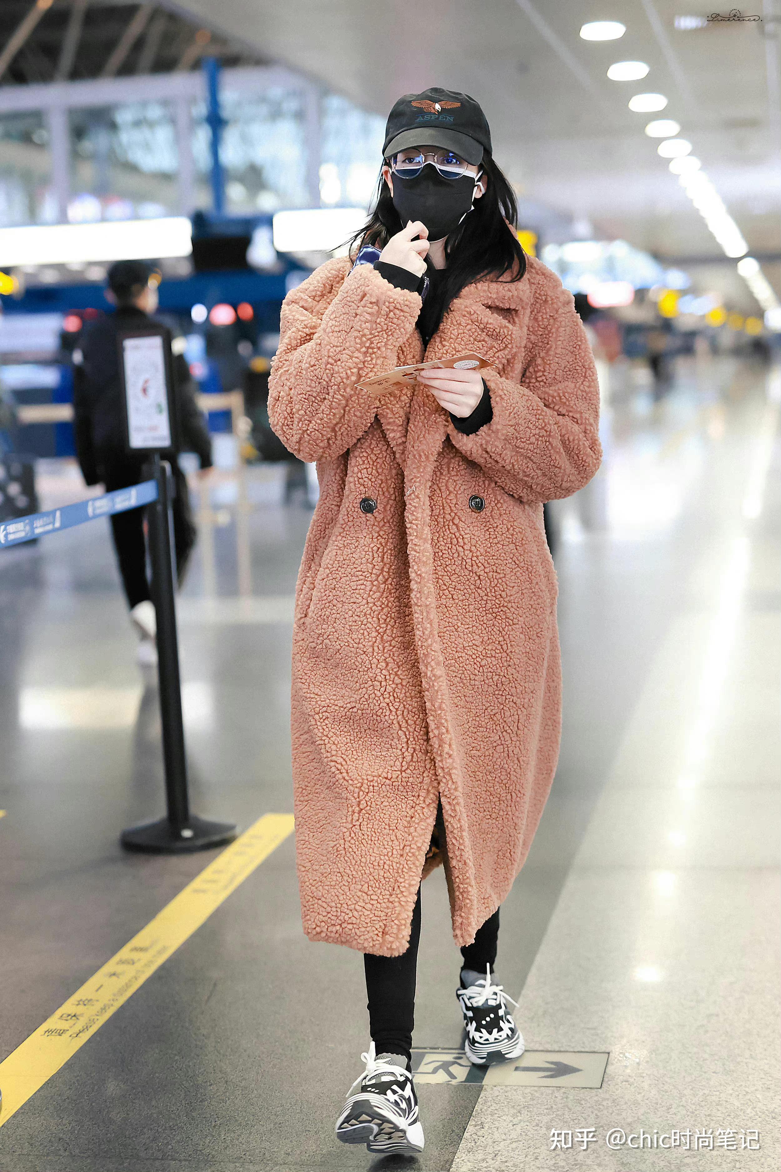 台上风情万种,台下厚实保暖,一起get迪式穿搭吧