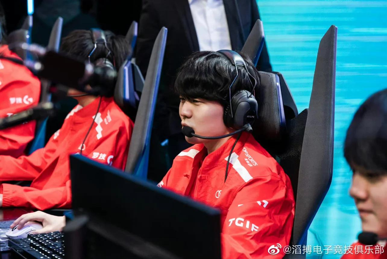 直接看亚运电竞职业选手用什么!