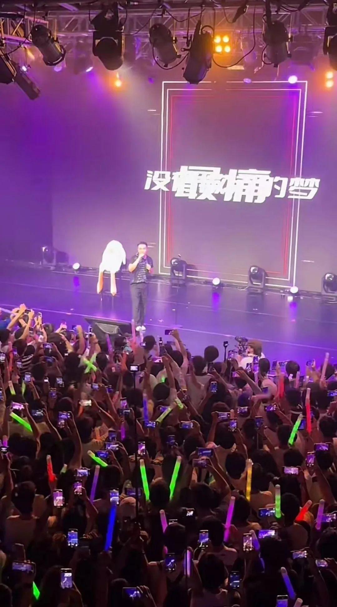 千万网红田一名开演唱会,观众齐喊退票!田一名:这不是我的梗啊!一场音乐会涨粉超40万! - 知乎