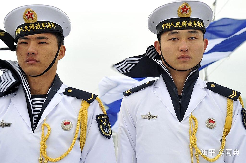 為什麼海軍軍服是白的空軍軍服是藍色的