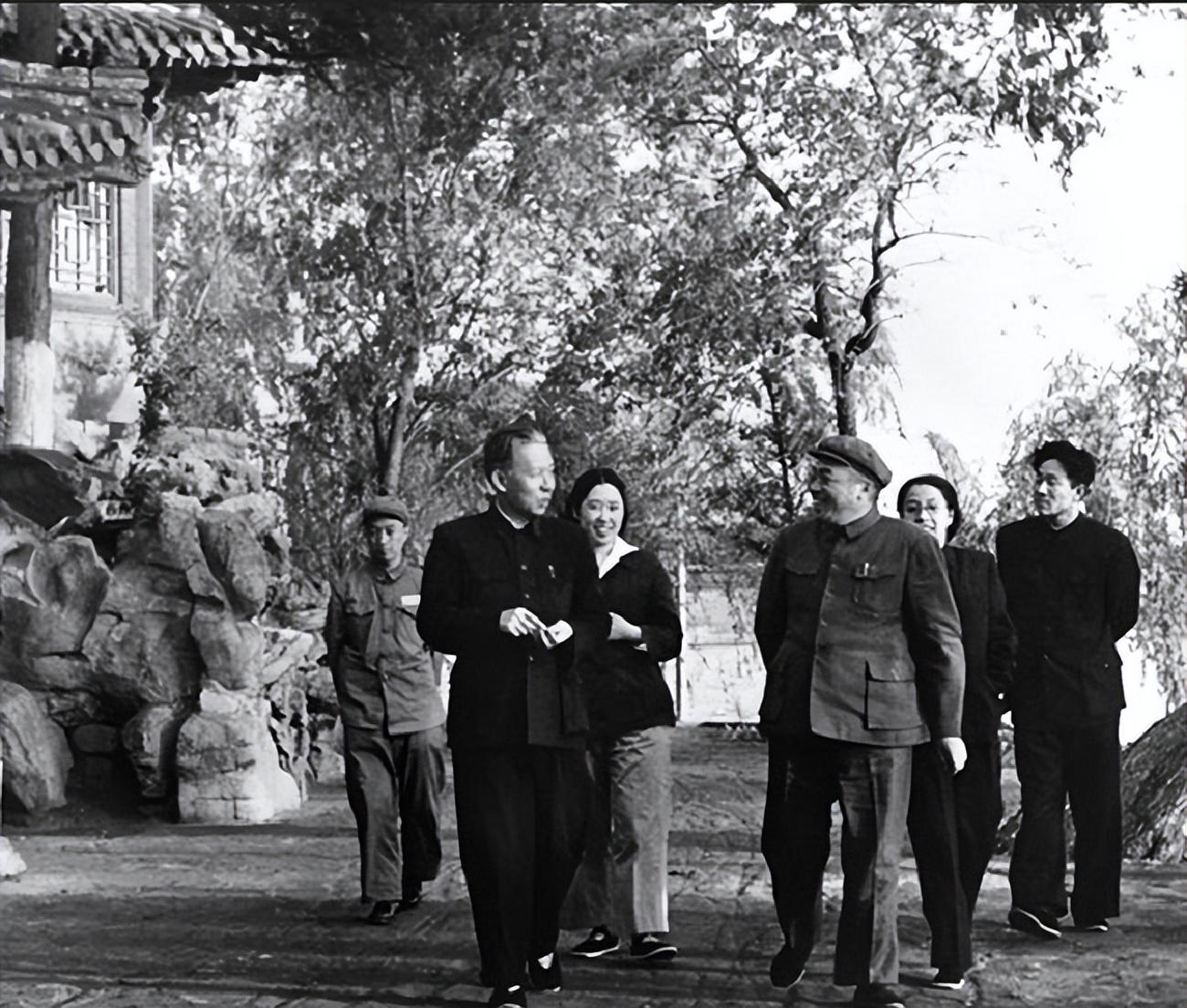 担任主席秘书的周小舟,建国后官至省委书记,后来为何自杀身亡? - 知乎