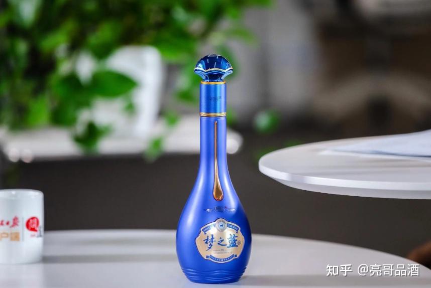 价格都是“四位数”，梦之蓝M6+（VS）五粮液，你会选谁？
