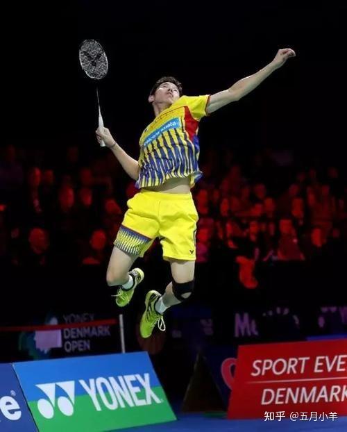 为什么羽毛球运动员总是反手发短球