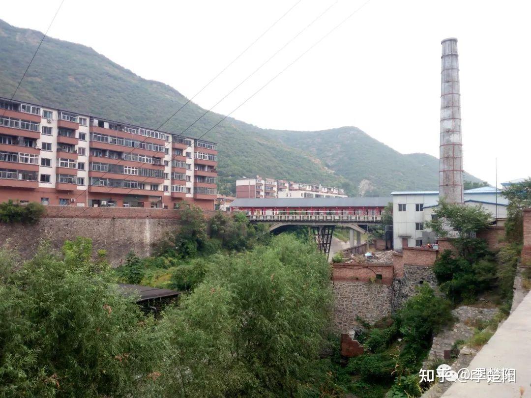 木城涧煤矿出口的玉皇庙生活区