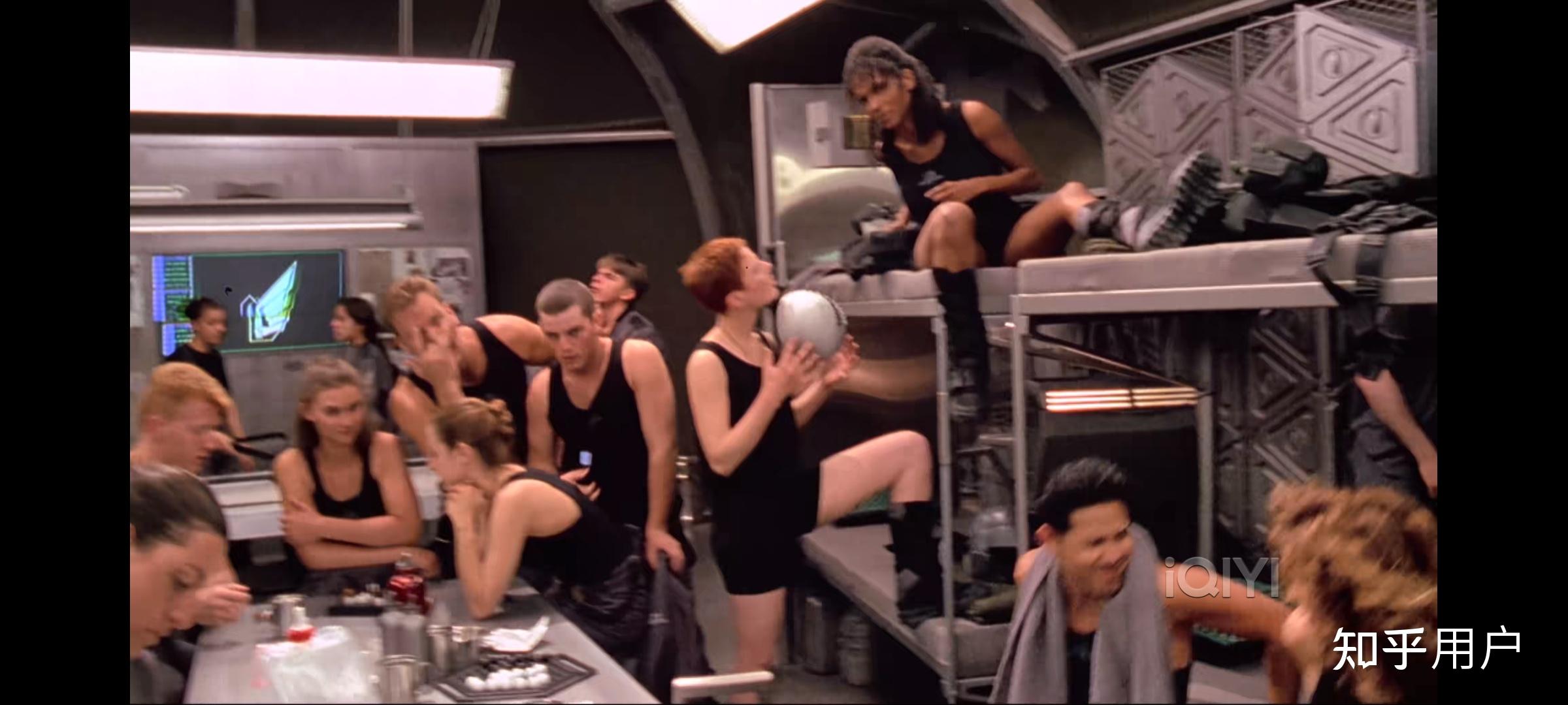 为什么电影《星河战队》里面男女兵共同居住,混合洗澡? - 知乎