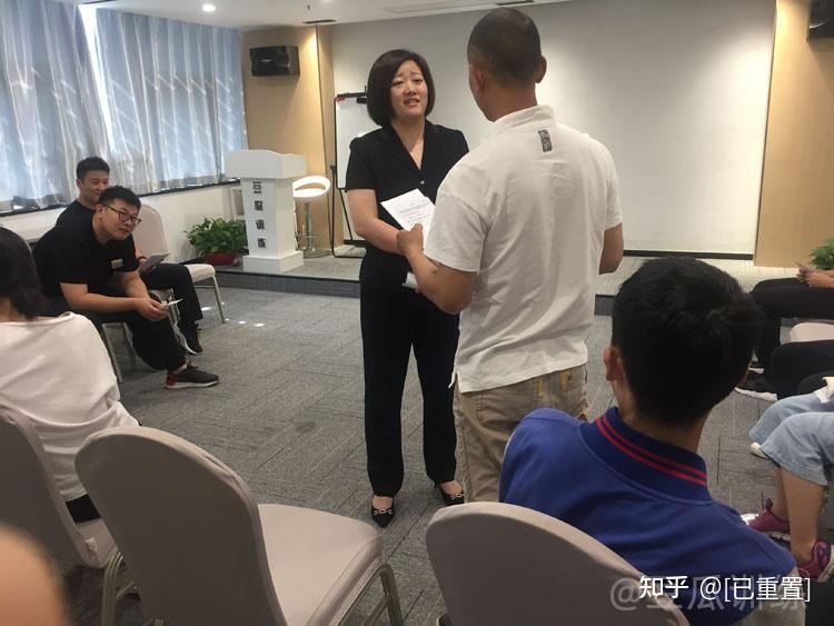 当众讲话紧张的人都有社交恐惧症