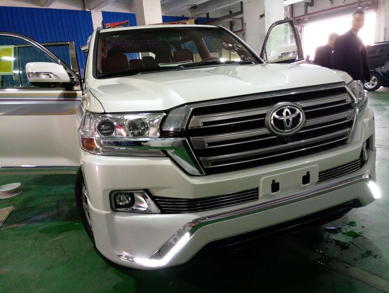 17款陆地巡洋舰4000霸气改装细节鉴赏