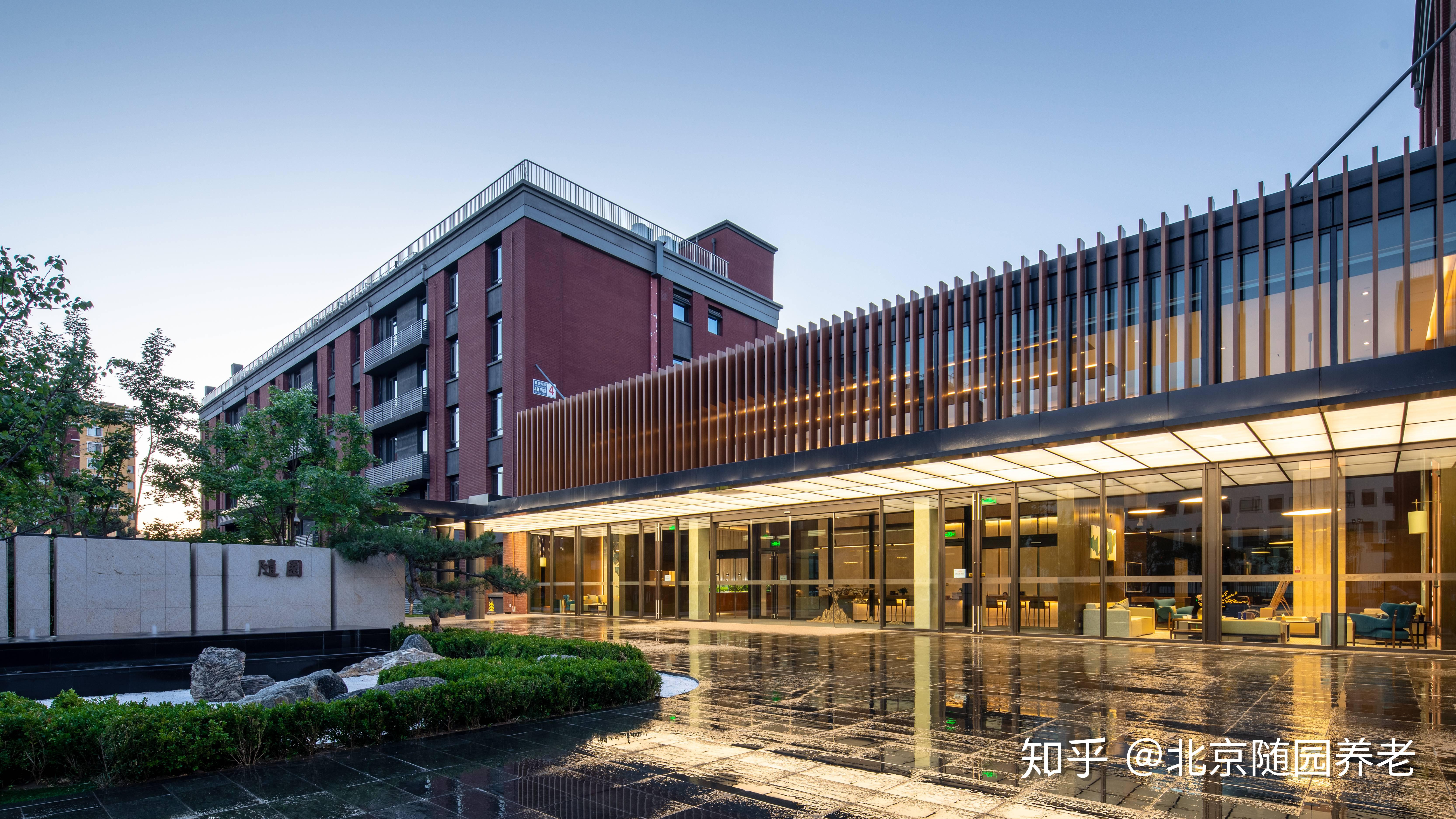 最為人熟知的高端養老社區北邊有泰康燕園,東邊燕達金色年華護養中心