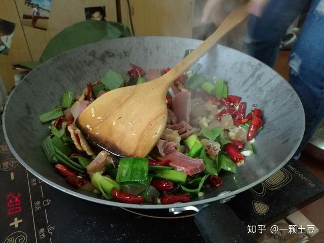 介紹了那麼多特產,終於說到火腿了,作為一個雲南宣威人,火腿就是宣威