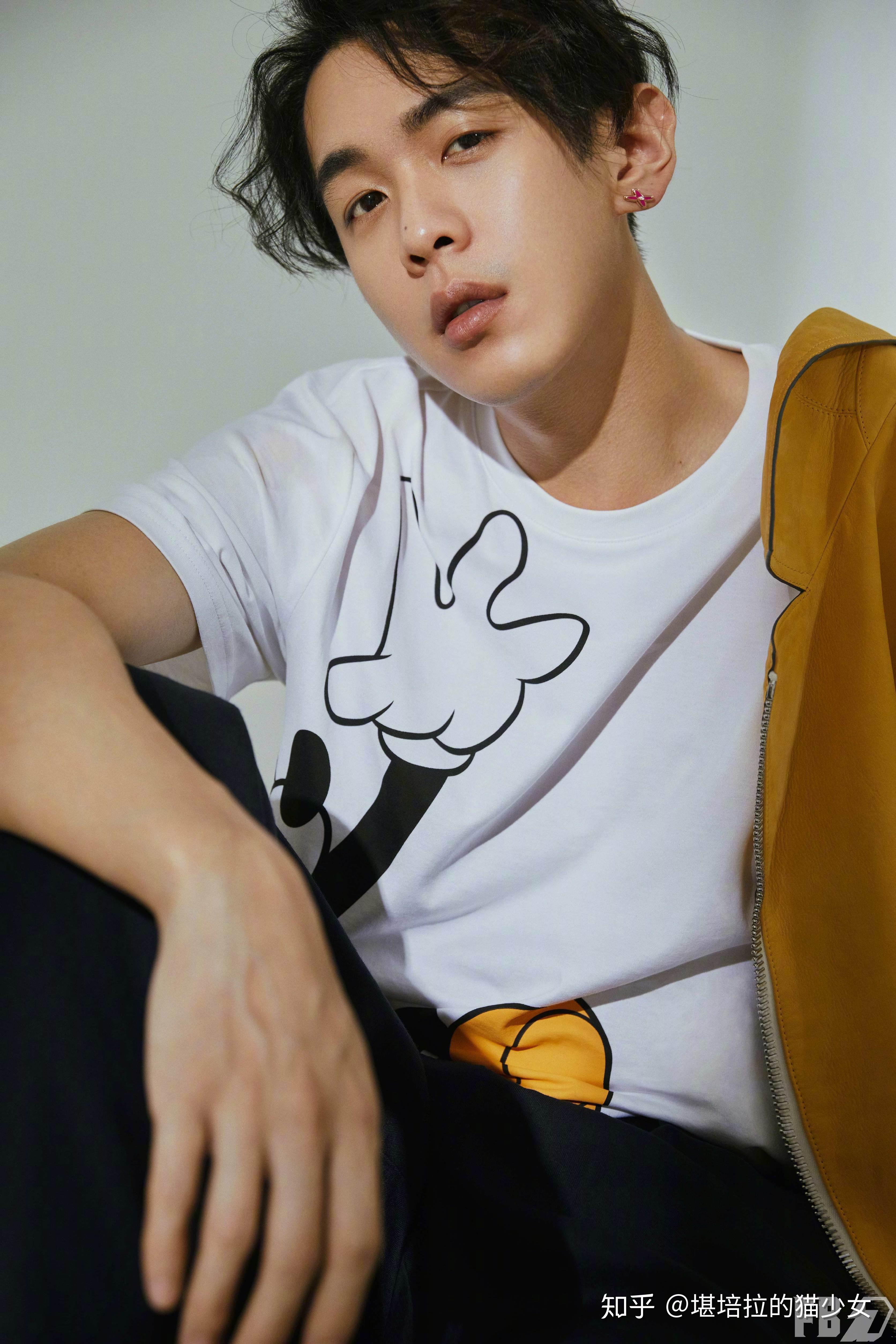 你觉得张若昀哪个发型更合适? - 知乎