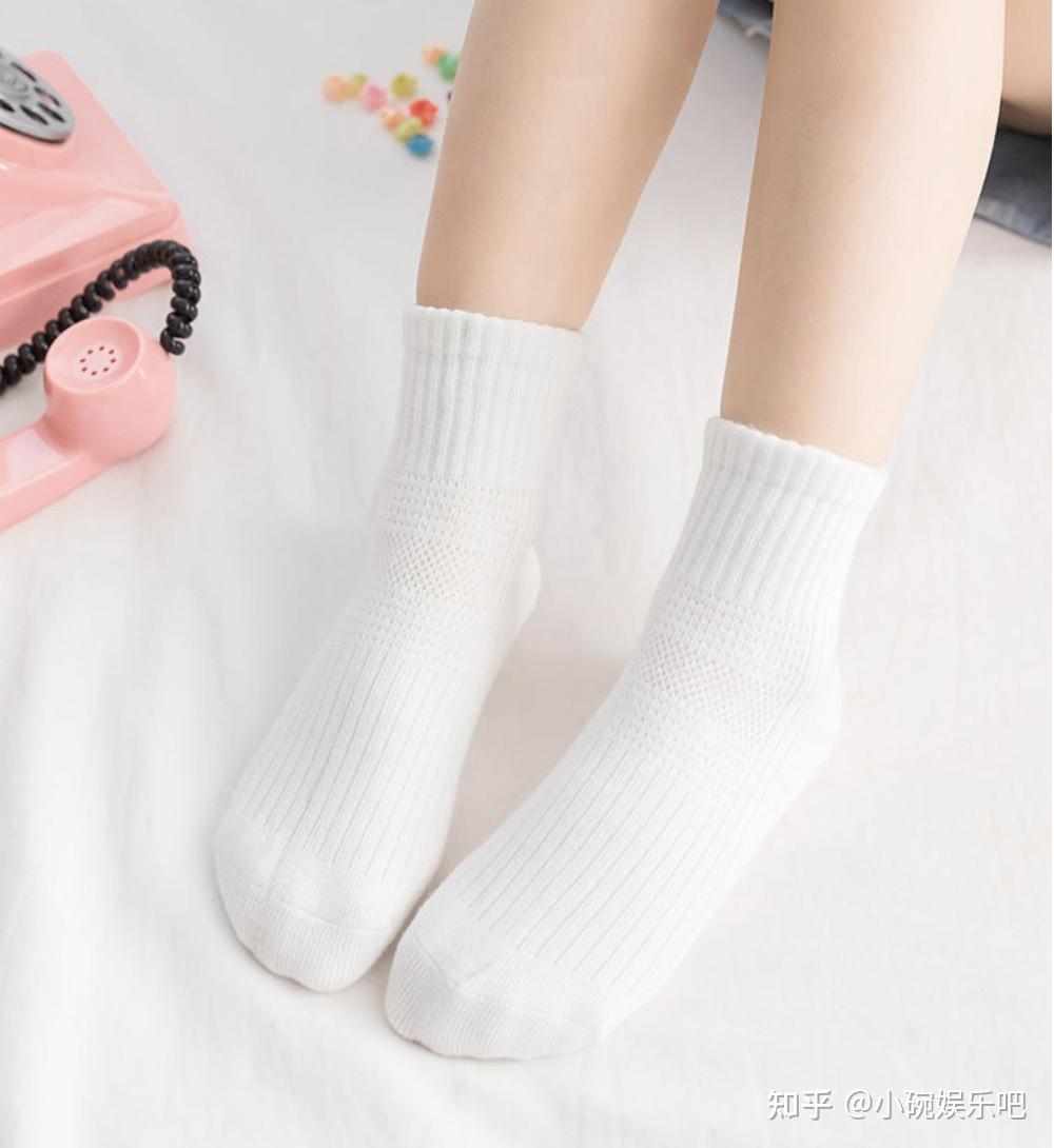 女孩冬天喜欢穿白色的袜子吗