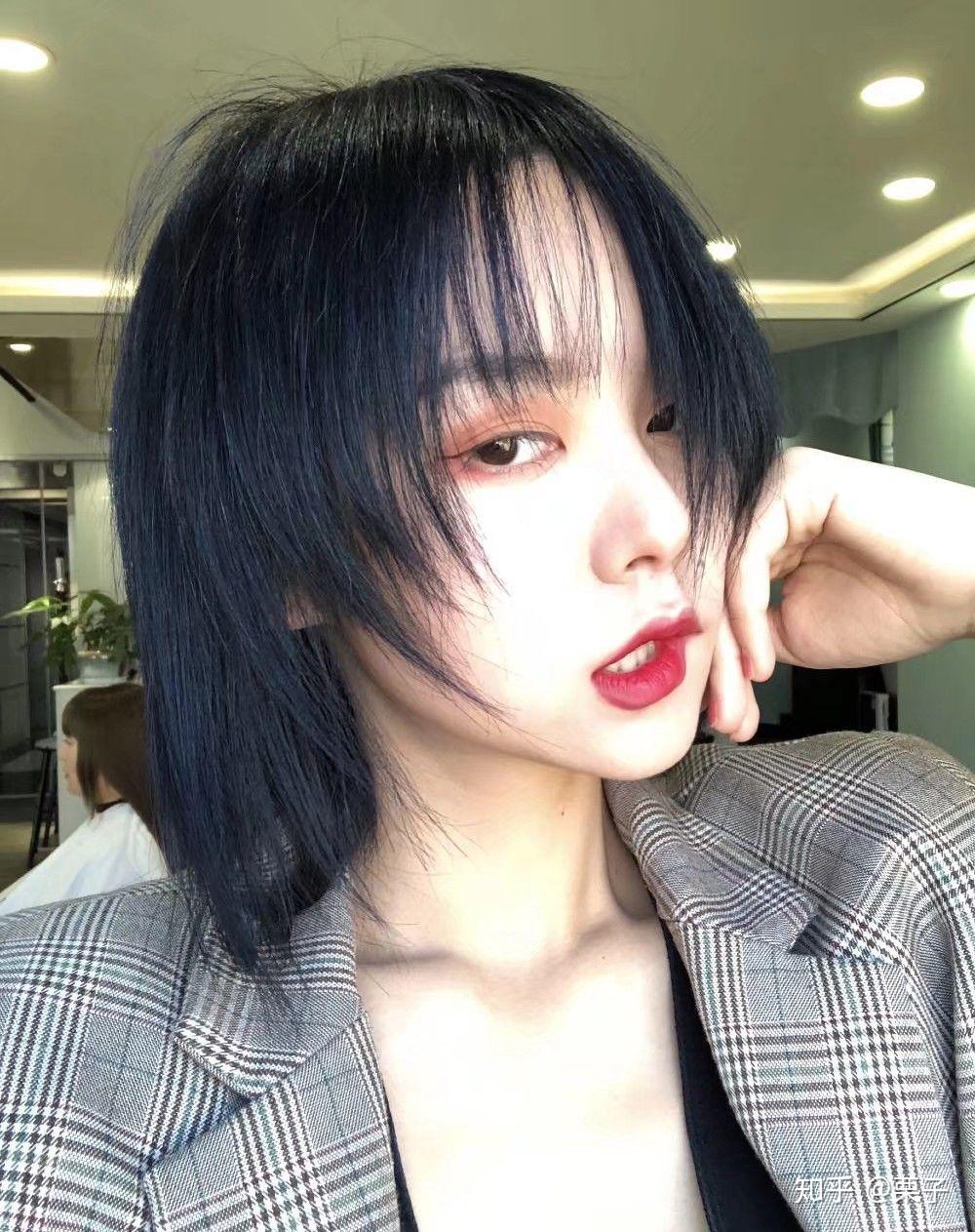 皮肤不算白的女生染什么颜色的头发好看,适合夏天的? - 知乎