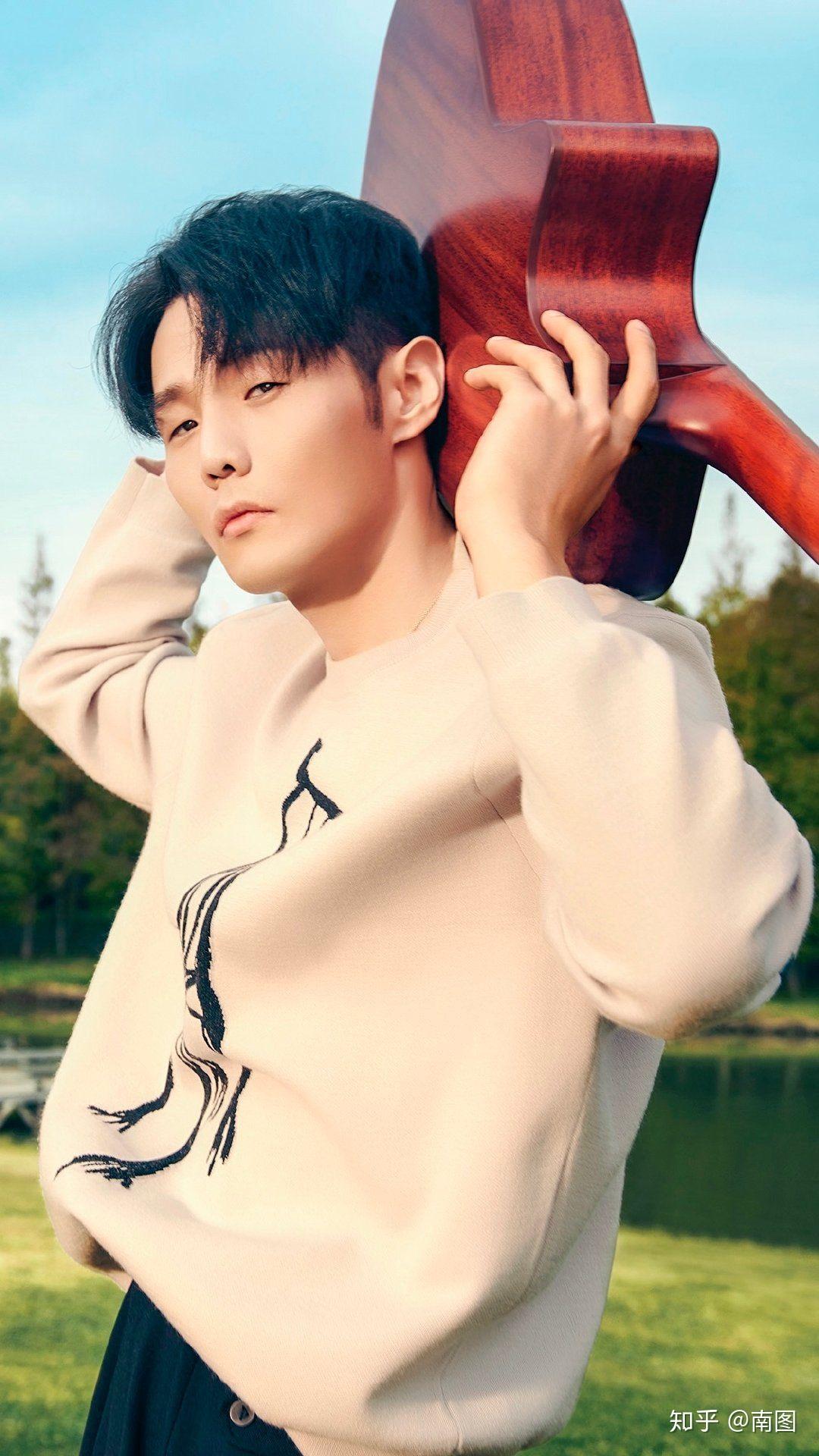 有哪些适合做壁纸的李荣浩照片