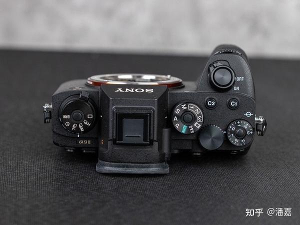 如何评价 10 月 3 日索尼新发布的 a9m2(a9ii)相机?有哪些亮点和不足?
