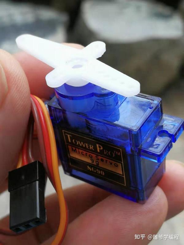 【雕爷学编程】Arduino动手做（83）---模拟SG90舵机模块 - 知乎