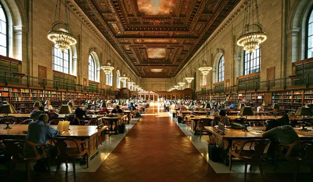 纽约大学全校共有五处独立的图书馆,不包括各学院系专业的图书馆.