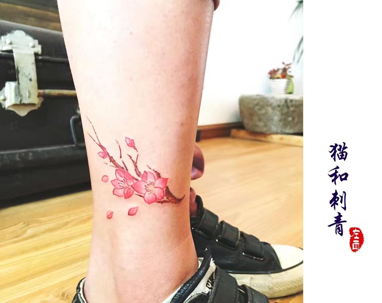 脚踝羽毛纹身_女生纹身_上海由龙刺青