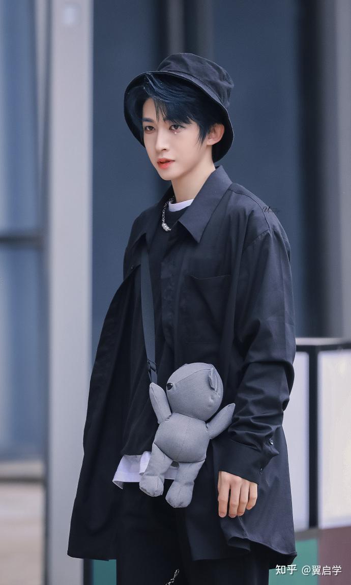 力丸,本名近田力丸,1993年11月2日出生于日本兵库县,对于力丸的学历