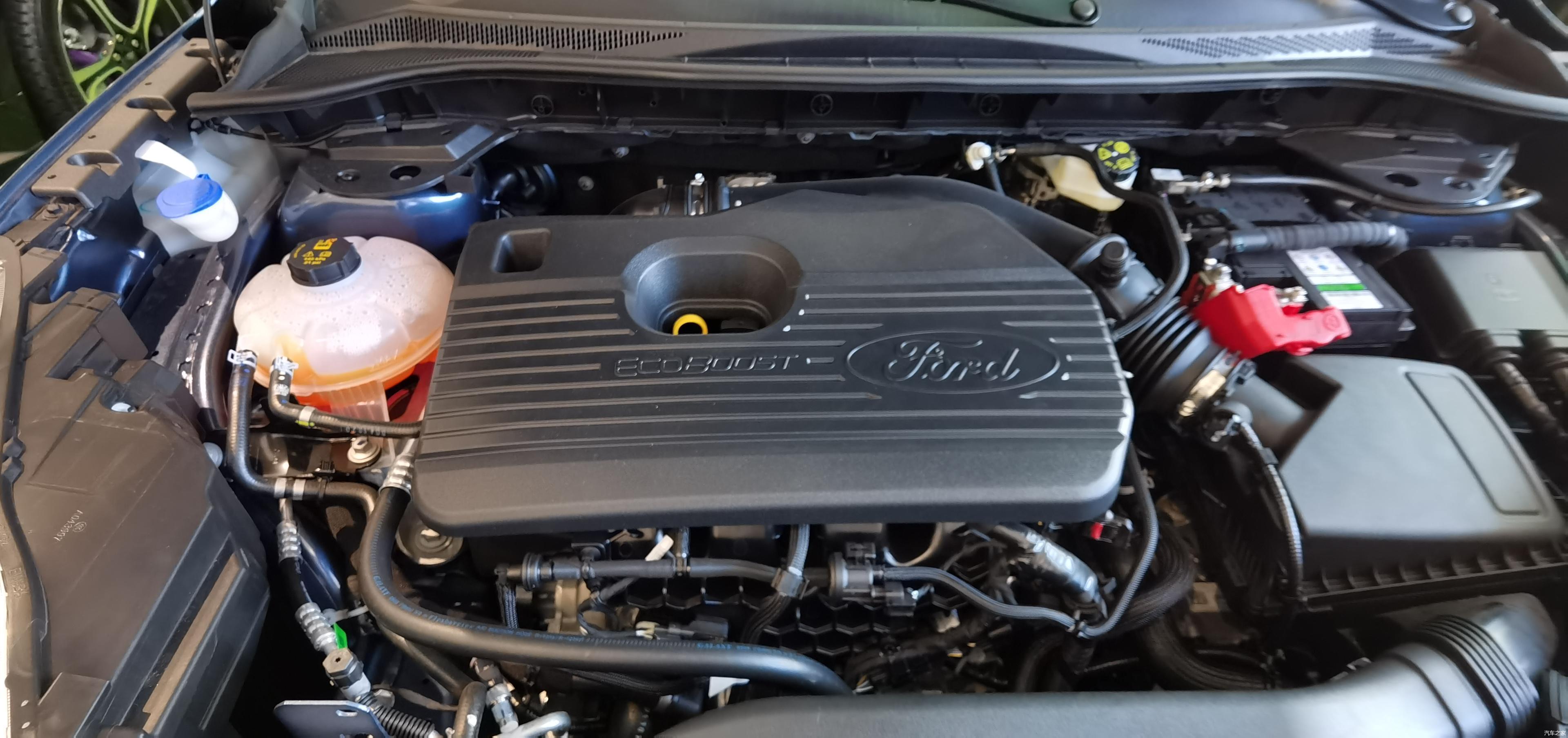 0t涡轮增压发动机,与之匹配的是8挡自动变速箱.