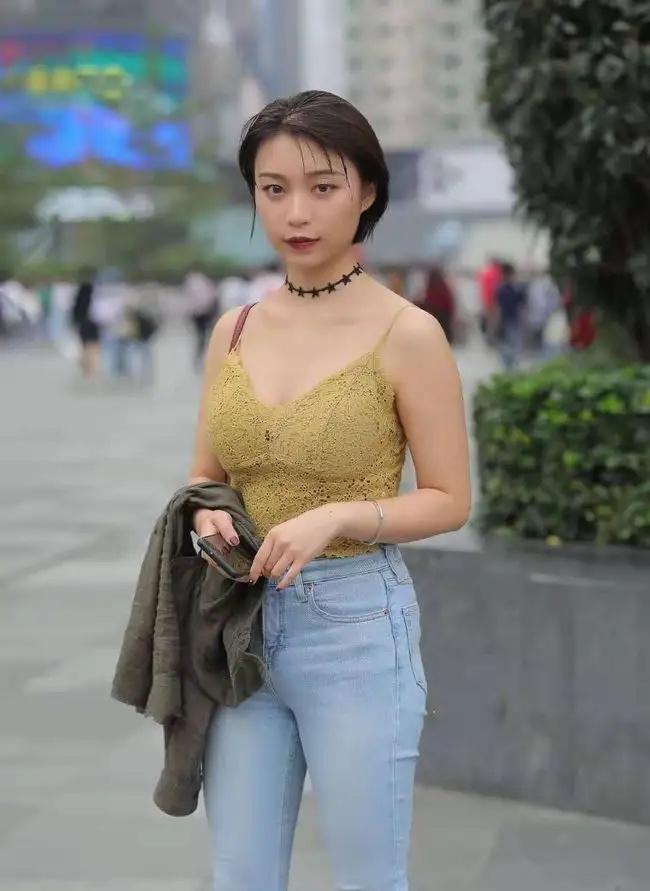 微胖女人夏天图片