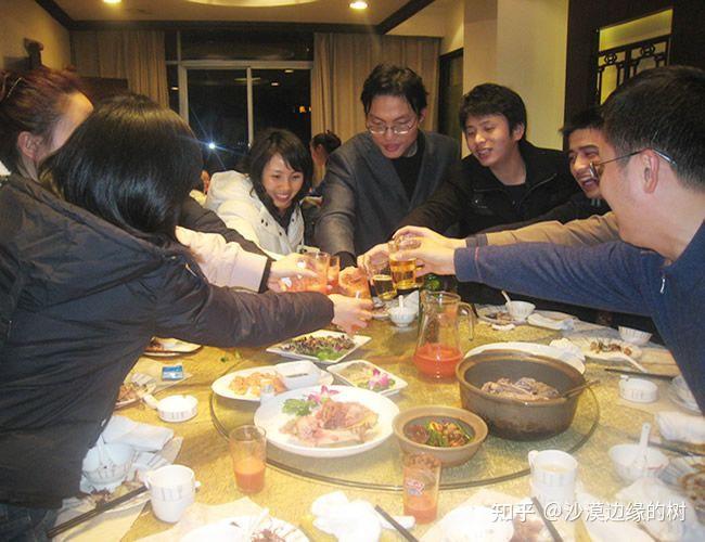 为什么大多中国人建立关系或社交是吃饭喝酒