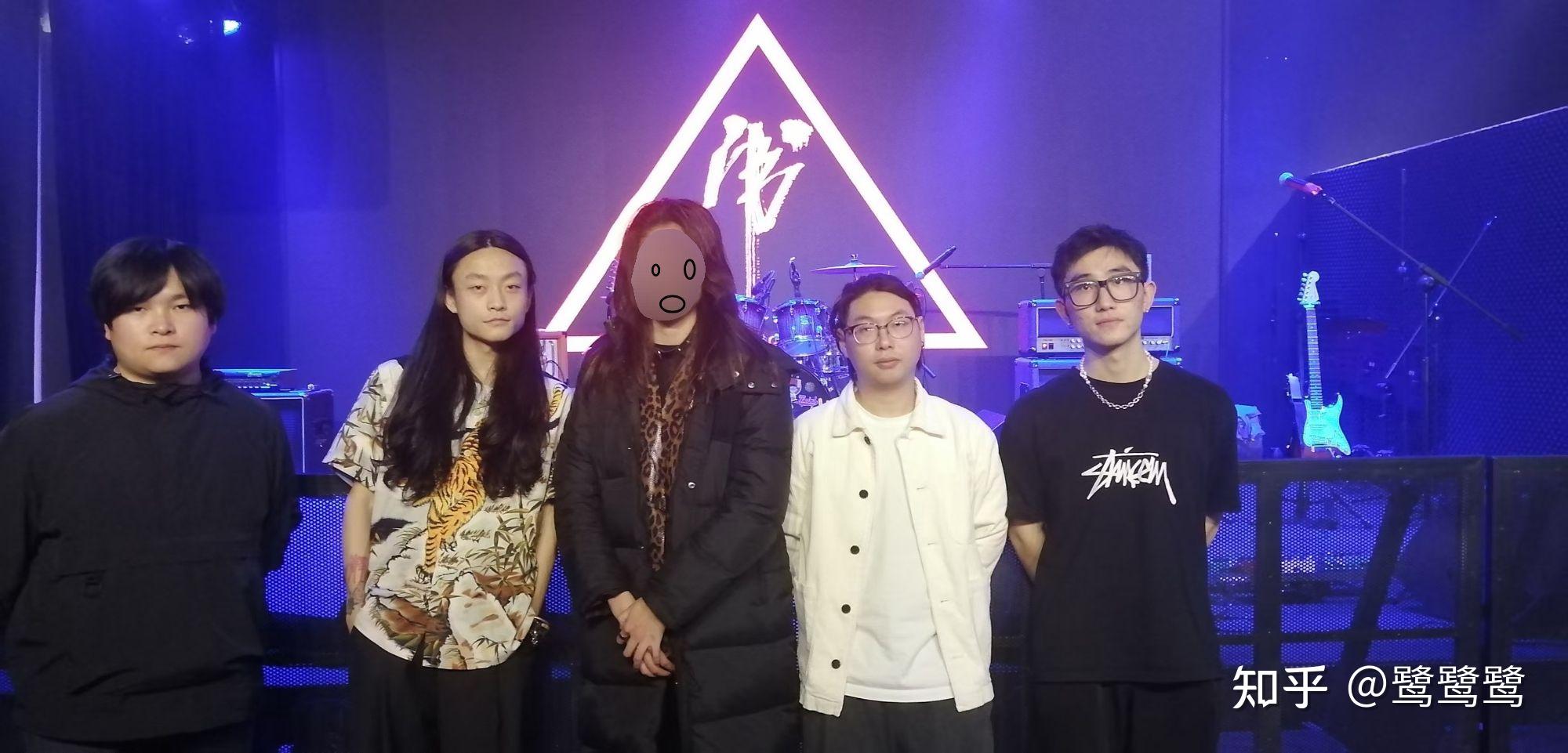 虎啸春乐队几个人长得高吗