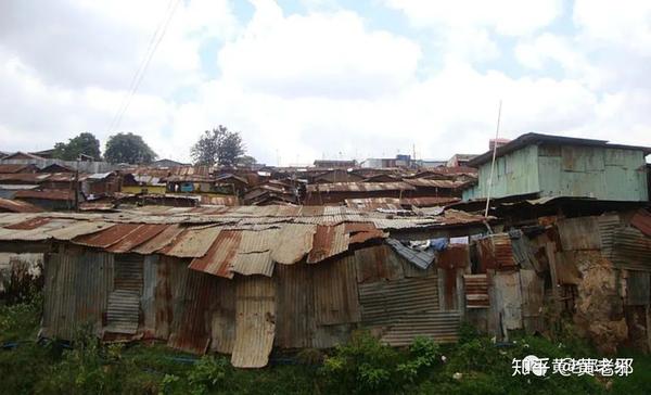 同时,大量贫民窟内窝棚商铺为非法建筑,确诊患者往往不会透漏自己的