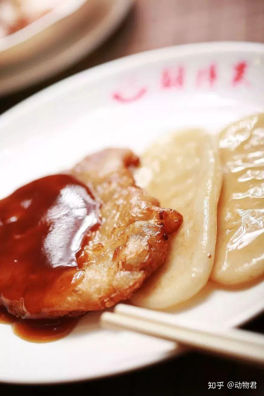 要说到鲜得来排骨年糕的历史,就要追溯到1921年了,当时创始人何世德仅