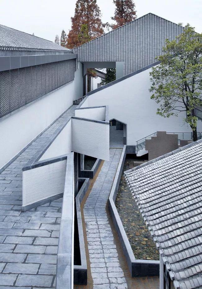 小青瓦大建筑青瓦撑起的半边天