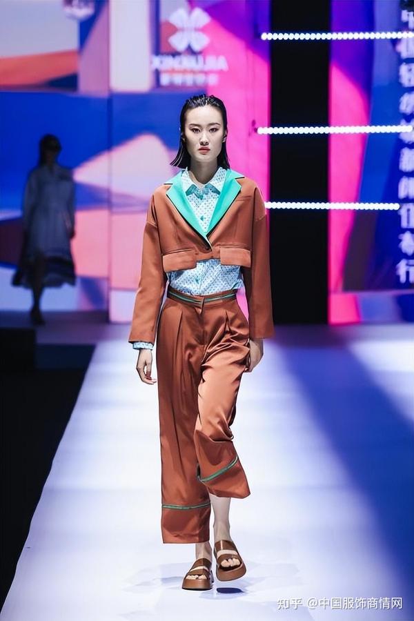 焕动潮流新生活力!时尚女装发布秀点亮中国轻纺城 - 知乎