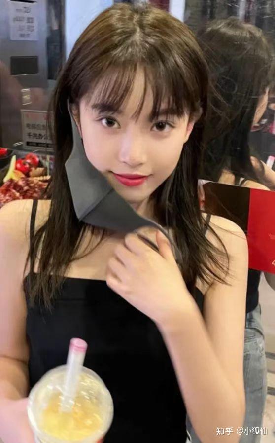 女生朋友圈没有自拍是不是一般都长得不好看? - 知乎