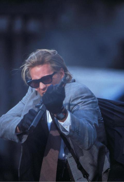 剧情概要: 麦考利 (罗伯特·德尼罗饰)和克里斯 (方·基默饰)抢