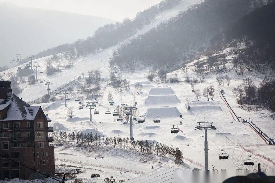太舞滑雪小镇雪道图片