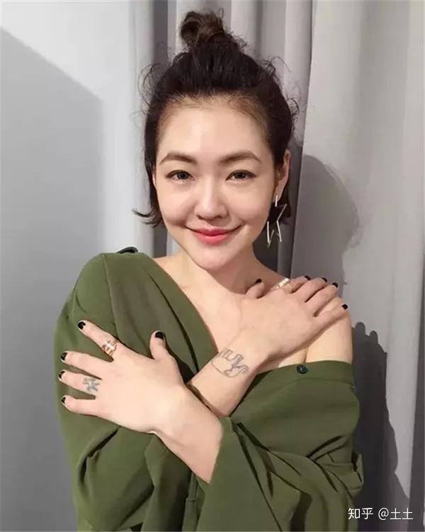 (小s手臂大象纹身)(caradelevingne身上大象纹身)(陈意涵脚踝处大象