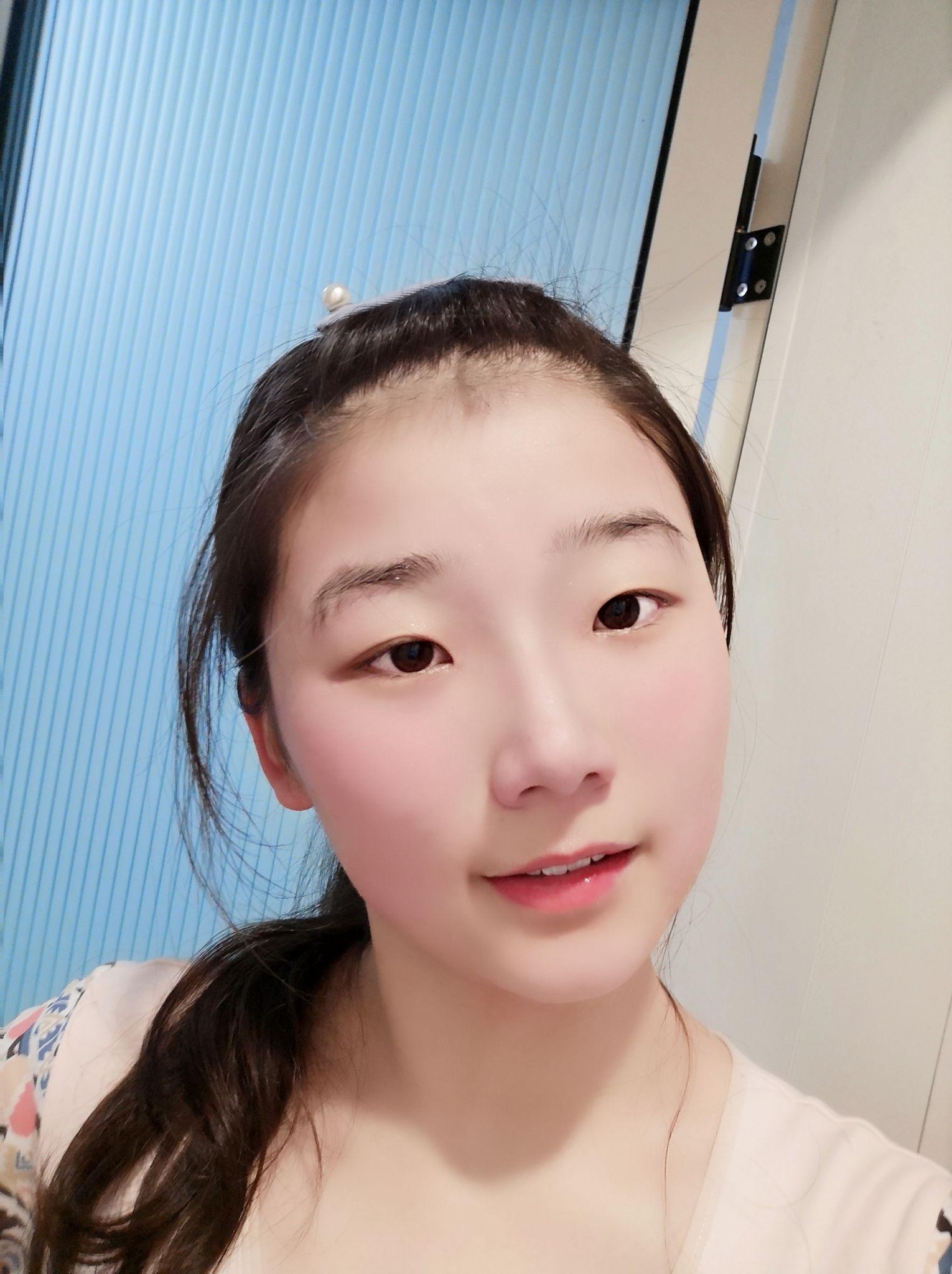 额头短而且不饱满适合什么发型