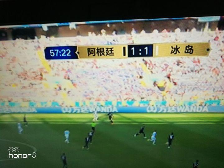 为啥cctv5直播世界杯,屏幕上不标注秋衣颜色?